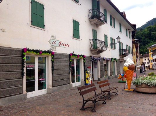 The place Jacopo had in mind to take me, but they were closed for Siesta.